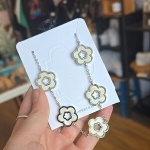 Brand New! Elegant Silver and White Flower Necklace